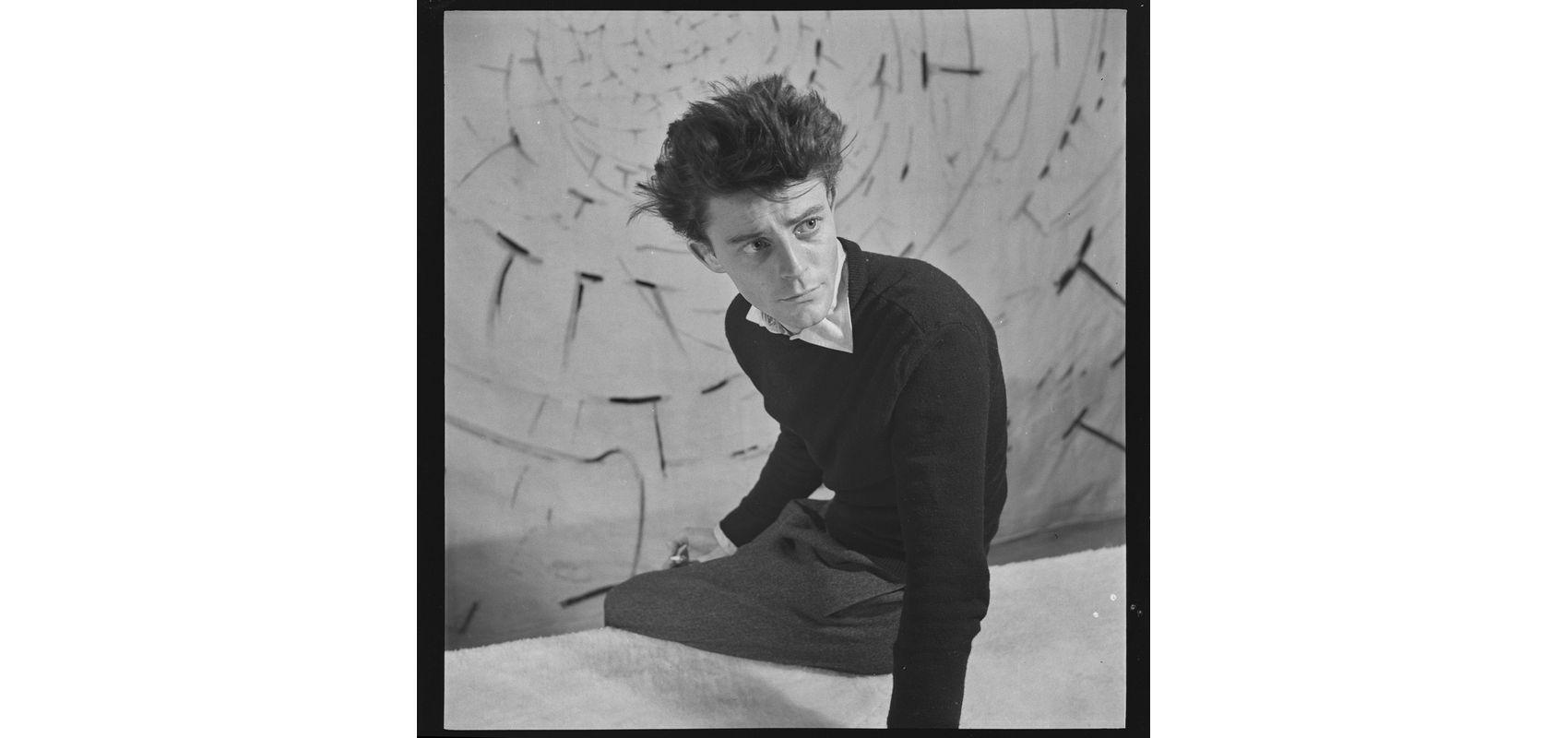Gérard Philippe dans « Les épiphanies » de Henri Pichette - 1947 - © Photographie Henri George – BnF, département des Arts du spectacle, NEG-PHO-4 (467)