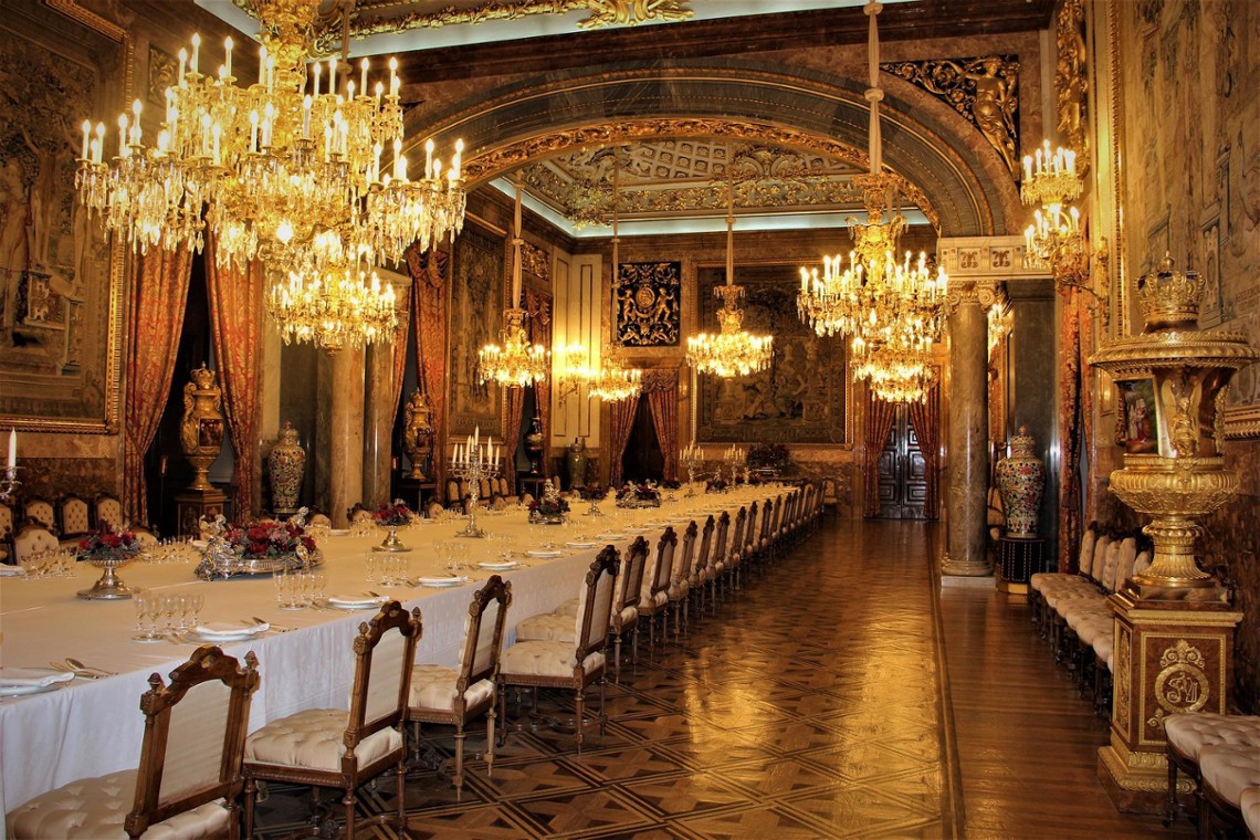 Dîner au château en Europe d'hier à aujourd'hui